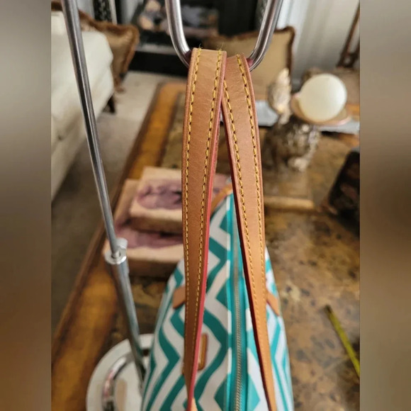 Dooney & Bourke shoulder bag - Picture 5 of 10